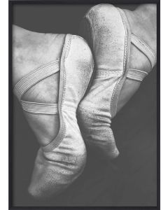 Poster 50x70 B&W Faded Ballet Shoes (Planpackad)